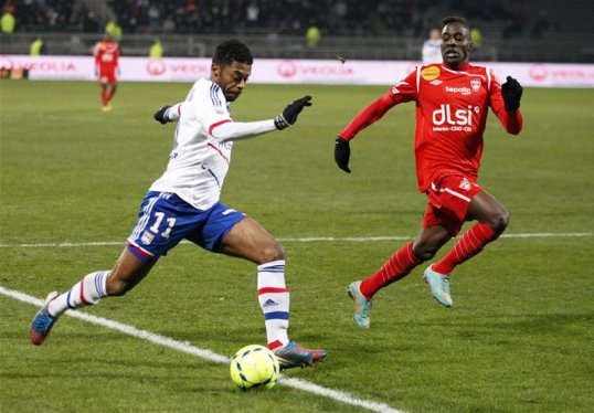Olympique Lyonnais president Jean-Michel Aulas has revealed that Michel Bastos has agreed terms with Schalke 04.