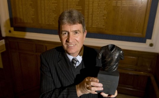 Rangers veteran right-back Sandy Jardine is suffering from cancer.