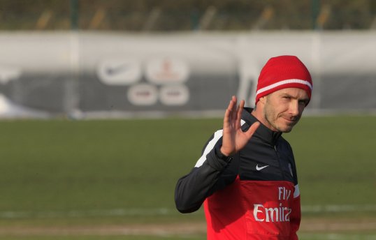 David Beckham has trained with his Paris Saint-Germain team-mates for the first time at their Camp des Loges base.