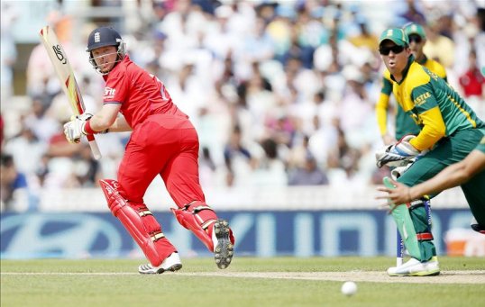 Opener Ian Bell returned to the pavilion for just 20 runs and England’s 176-run chase showed the slimmest of wobbles as South Africa restricted the hosts to 41-2 at The Oval.