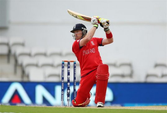England opener Ian Bell has been dismissed for 20 against Sri Lanka in the Champions Trophy at Edgbaston.