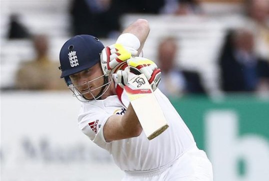 Batsman Ian Bell has overcome illness to be named in the England line up to face New Zealand in the second Test at Headingley.
