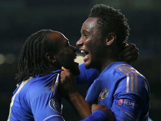 Chelsea manager Rafael Benítez is determined to keep hold of John Obi Mikel and Victor Moses for FA and League cup ties in January before releasing them for the Africa Cup of Nations.