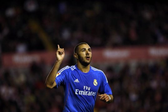 Real Madrid defender Raphael Varane believes his unsettled team-mate Karim Benzema seems happy with life at the club, according to Spanish publication AS.