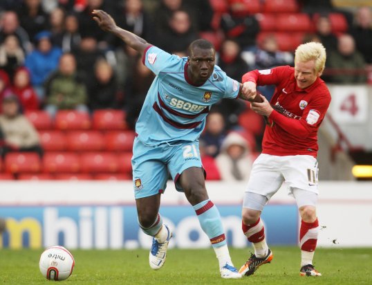 Birmingham City have signed Papa Bouba Diop on a short-term contract.