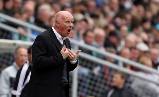 Blackpool have been granted permission by Scottish side Dundee United to talk to their manager Peter Houston.