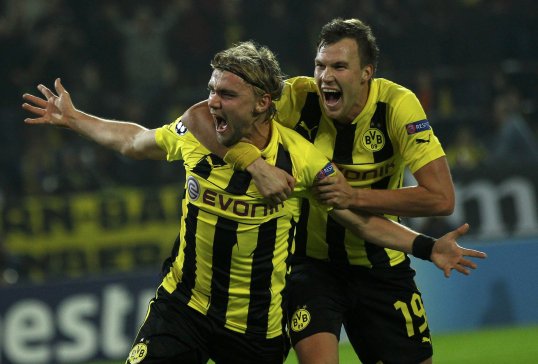 The German champions Borussia Dortmund have beaten Spanish champions Real Madrid 2-1 as goals from Robert Lewandowski and Marcel Schmelzer put Dortmund on top of Group D.