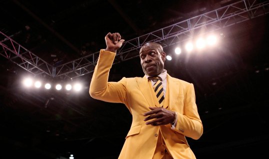 Former heavyweight champion Frank Bruno has launched a new campaign calling for a change in how patients with mental illnesses are cared for.