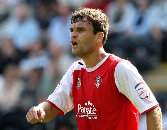 Rotherham United defender Ian Sharps has moved to Burton Albion on loan until the end of the season.