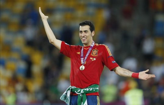 Barcelona midfielder Sergio Busquets has been awarded the Catalan footballer of the year trophy for 2012.