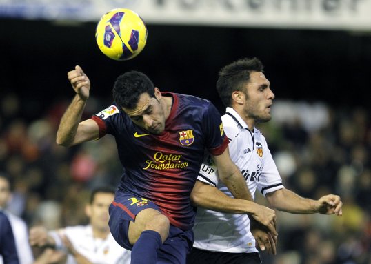 Barcelona midfielder Sergio Busquets has signed a three-year contract extension that will keep him at the Camp Nou until 2018.