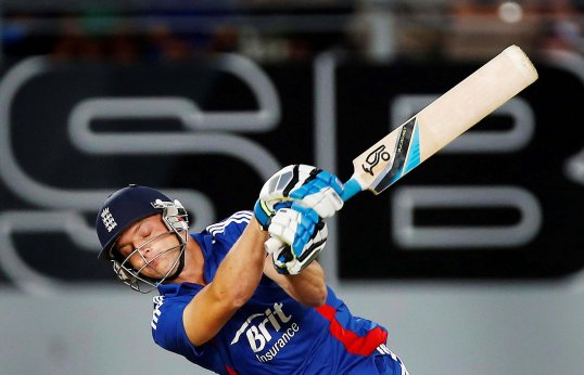 Somerset wicketkeeper-batsman Jos Buttler has been awarded an England increment contract for 2012-13.