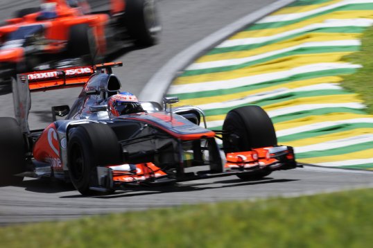 McLaren’s Jenson Button set the pace in the final practice session of the Brazilian Grand Prix.