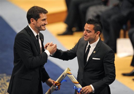 Barcelona midfielder Xavi Hernández thinks his rivals will badly miss their captain Íker Casillas after the goalkeeper has been ruled out for up to three months with a broken hand.