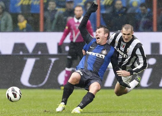 Striker Antonio Cassano has completed his move to Parma from Inter Milan for an undisclosed fee.