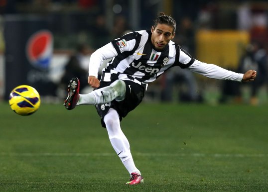 Juventus defender Martin Caceres could face a spell on the sidelines after suffering a head injury in a car accident on Sunday.
