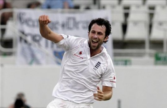 Durham seamer Graeme Onions admitted he is targeting an Ashes call up with an impressive county display this season.