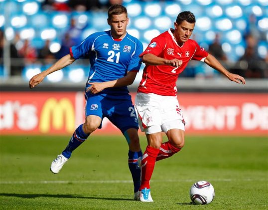 Scottish Premier League club Celtic are facing an uphill battle to sign highly-rated Heerenveen striker Alfred Finnbogason after the Dutch side rejected their opening bid.