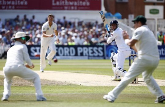 England bowler Stuart Broad is standing his ground over his refusal to walk during the Ashes Test at Trent Bridge in the summer.
