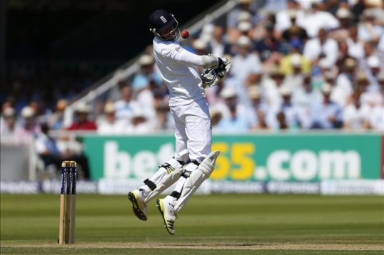 England picked up a crucial wicket before lunch to leave Australia 42-1 after Graeme Swann and Stuart Broad carried the home side to 361 this morning.
