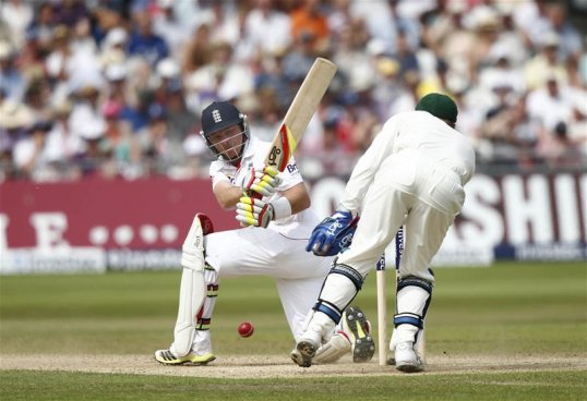 England have a lead of 165 at the end of the afternoon session of the first Ashes Test at Nottingham’s Trent Bridge with Ian Bell and Stuart Broad at the crease.