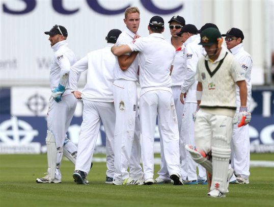 Australia trail England by 163 runs in their first inning of the fourth Ashes Test in Durham, going in at lunch on 75-3.