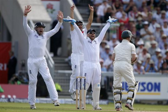 Australia are looking fairly comfortable at the crease on 180-3 at tea against England in the third Ashes Test at Trafford on day one.