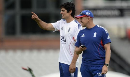 England coach Andy Flower is hoping that his bowlers can exploit favourable conditions at Durham in the fourth Ashes Test.
