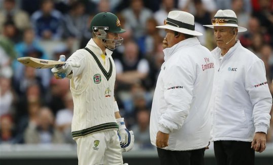 Play has now been suspended for the day at Old Trafford in the third Ashes Test between England and Australia.