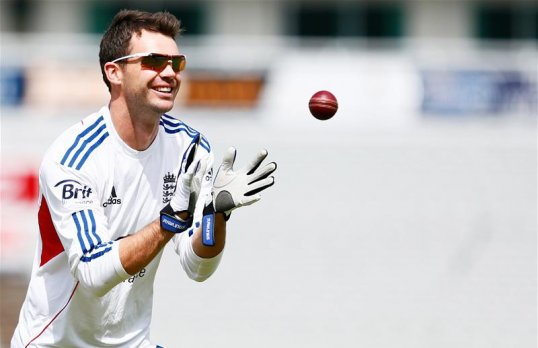 James Anderson insists that England are not concentrating on getting a 5-0 Ashes whitewash victory over Australia.