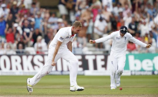England’s Stuart Broad has made a breakthrough in the final innings of the first Ashes Test at Trent Bridge by dismissing Australian opener Shane Watson.