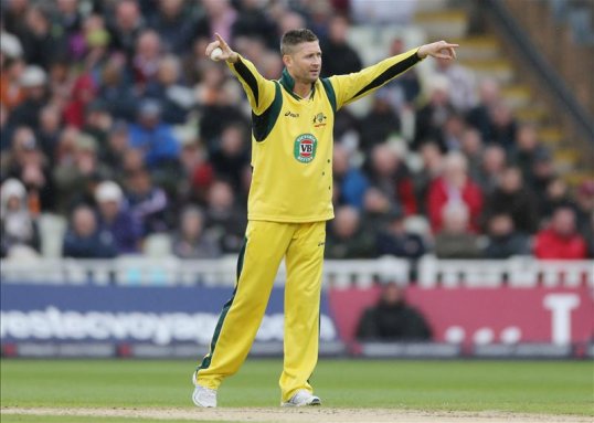 England bowler Graeme Swann is hoping that Australian captain Michael Clarke recovers in time for the start of the Ashes series this winter.
