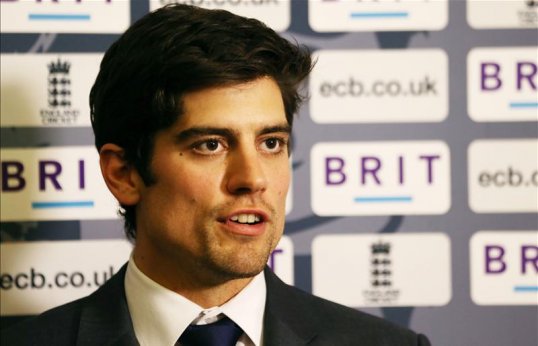 Shane Warne continues to take a pop at Alastair Cook by suggesting that if Graeme Swann or Kevin Pietersen were captain of England instead of the Essex batsman then they would dominate world cricket.