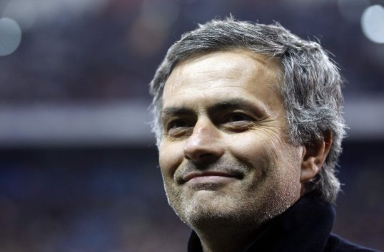 Former Real Madrid president Ramon Calderon has blasted current club chief Florentino Perez and manager Jose Mourinho.