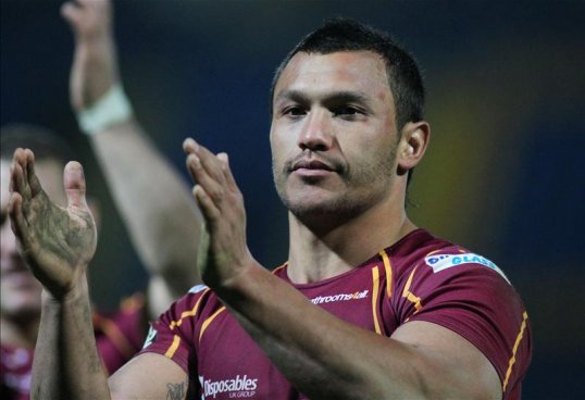 Huddersfield Giants second-row Jason Chan has been side-lined for up to eight weeks with a torn knee ligament.
