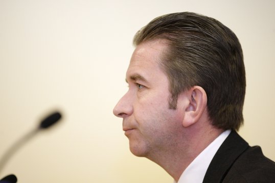 Charlton Athletic chairman Michael Slater will complain to UEFA after being attacked by Spanish police before Real Madrid's 3-2 victory over Manchester City last month.