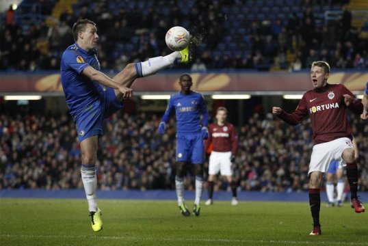 Eden Hazard rescued Chelsea at the death as they went through 2-1 on aggregate against Sparta Prague in the Europa League.