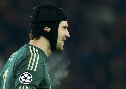 Chelsea goalkeeper Petr Cech is one of five top players to have been nominated for the goalkeeper's position in the 2013 Fifa/Fifpro World XI.
