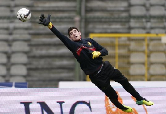 Barcelona are confident they can convince Chelsea goalkeeper Thibaut Courtois, currently on loan with Atletico Madrid, his future lies at the Camp Nou despite Jose Mourinho’s insistence he is in control of the Belgian’s situation.