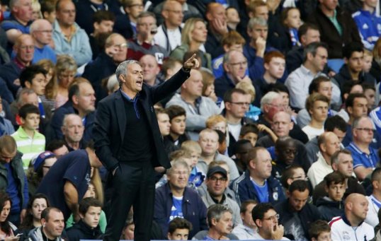 Ex-Chelsea manager Ruud Gullit is not sure Jose Mourinho can achieve success with the Blues during his second stint at Stamford Bridge.
