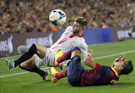 Manchester United and Chelsea have been told they will have to pay £25 million to sign Sevilla's Spain international left-back Alberto Moreno in the January transfer window.