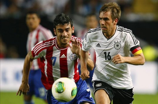 Chelsea manager Jose Mourinho has reportedly set his sights on an ambitious move for Bayern Munich full-back Philipp Lahm.