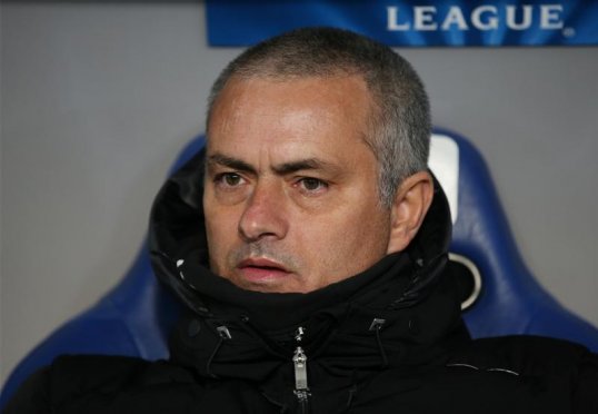 Chelsea manager Jose Mourinho is keeping an eye out on potential defensive signings if David Luiz leaves the club this January.