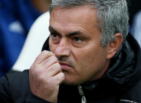 Jose Mourinho wants his Chelsea team to put the weekend defeat behind them and beat Schalke in the Champions League on Wednesday.