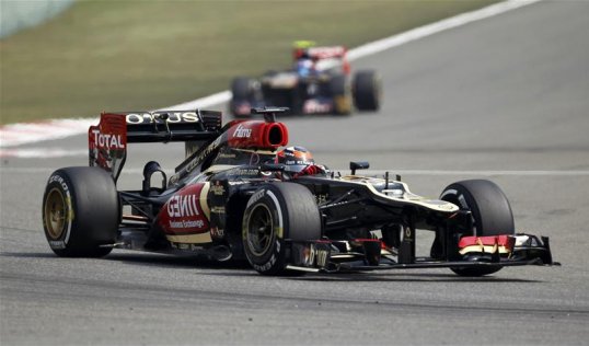 Lotus’ Kimi Räikkönen was livid with McLaren’s Sergio Pérez as the Finn crashes into the Mexican after being squeezed out on lap 16.