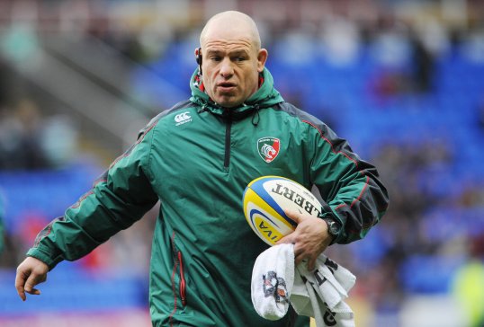 Leicester Tigers director of rugby Richard Cockerill hailed his side's spirit after a last-minute win against Worcester Warriors took them top of the Premiership.