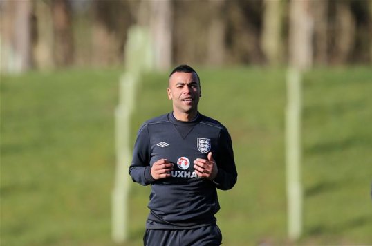 England midfielder Steven Gerrard has said that he will happily let Ashley Cole captain the national team against Brazil on Wednesday as the defender is set to win his 100th cap.