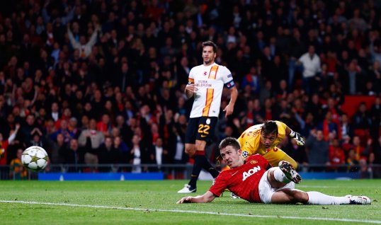 Michael Carrick gave Manchester United a half-time lead against Galatasaray.