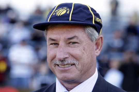 Former New Zealand cricket all-rounder Sir Richard Hadlee has warned that New Zealand pose a significant threat in spite of recent problems.