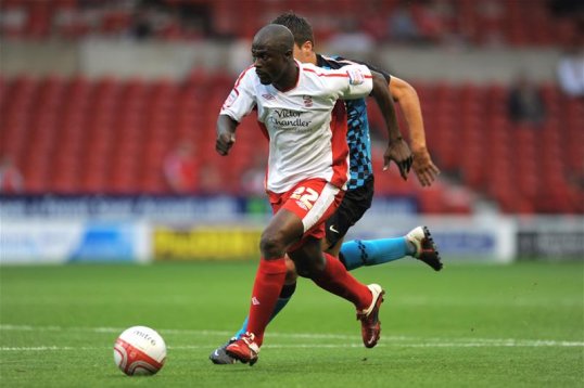 Ex-Coventry City and Middlesbrough midfielder George Boateng wants to return to England in a managerial role and has urged fellow black coaches not to be dissuaded from applying for top jobs.